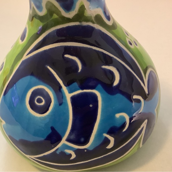 Vintage Jamaica Hand Painted Vase Etched Fish Glossy Blue Green and White 5 1/4” - Picture 5 of 16